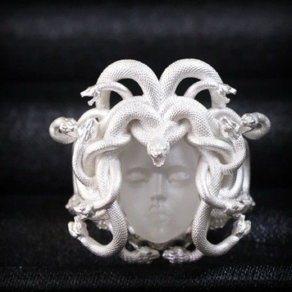 Mythical Silver Medusa Costume Ring - Picture 2 of 6